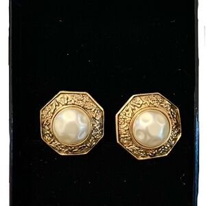 Vintage CHANEL pearl clip-on earrings